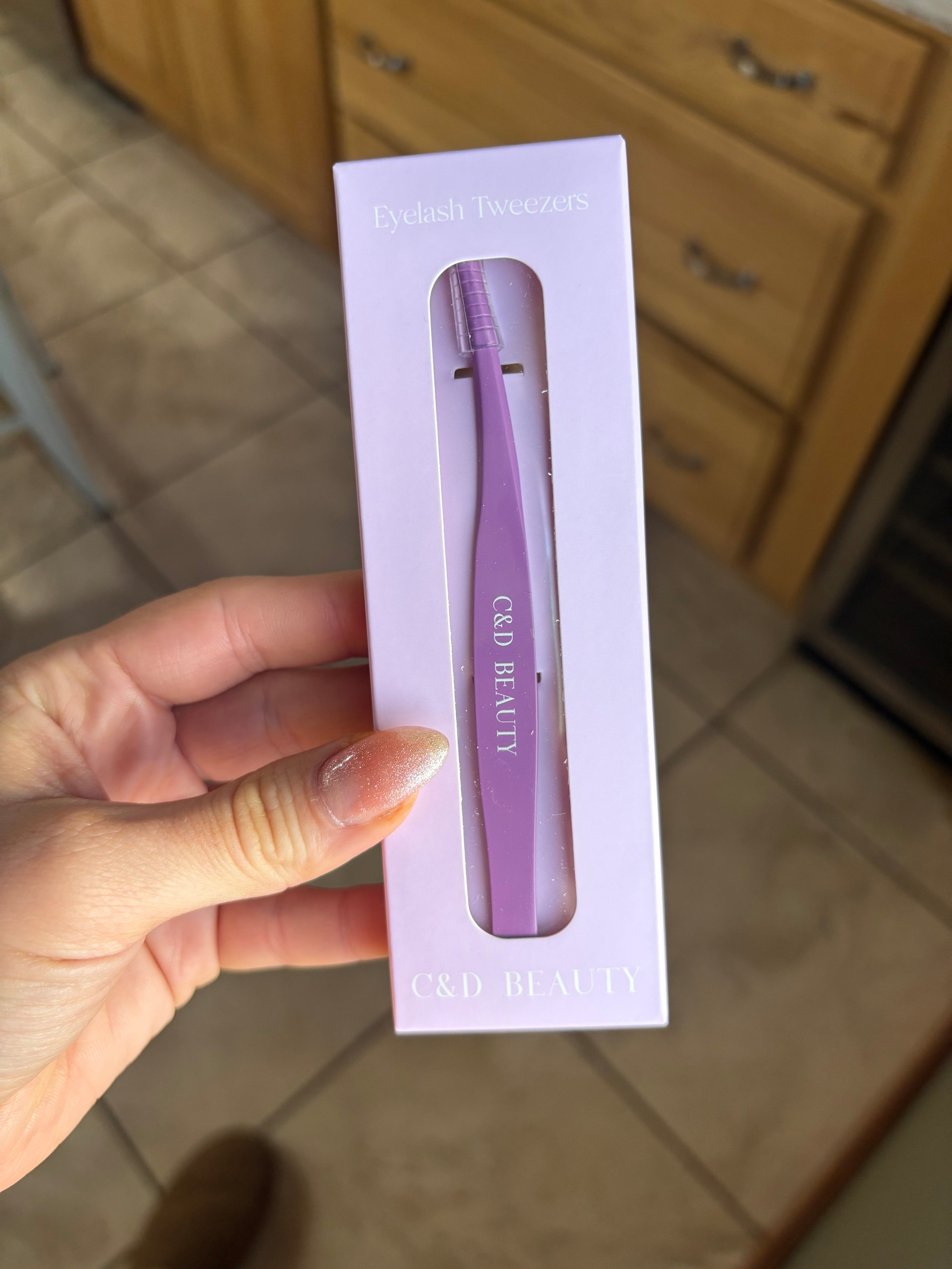Sleek & Stick-Free Tweezers